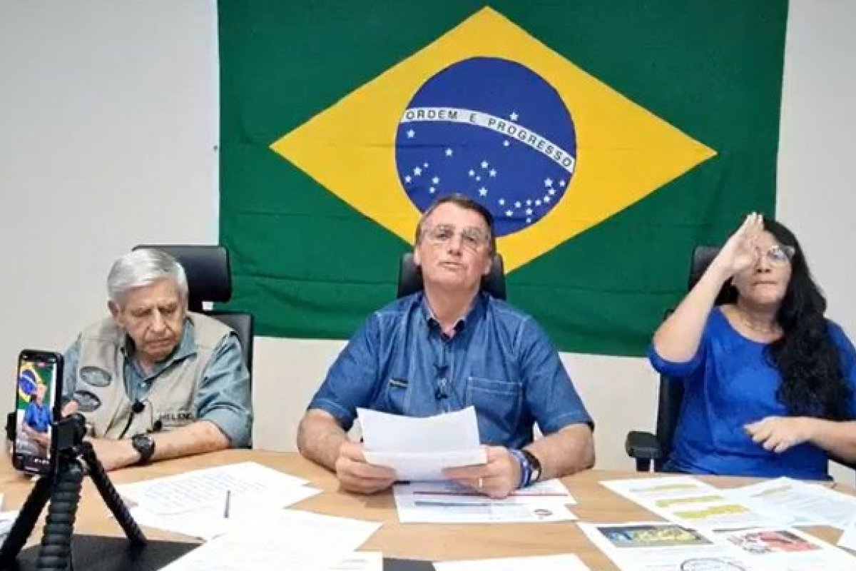 "Fachin teria que agradecer e tomar as providências", diz Bolsonaro sobre participação do Exército nas eleições