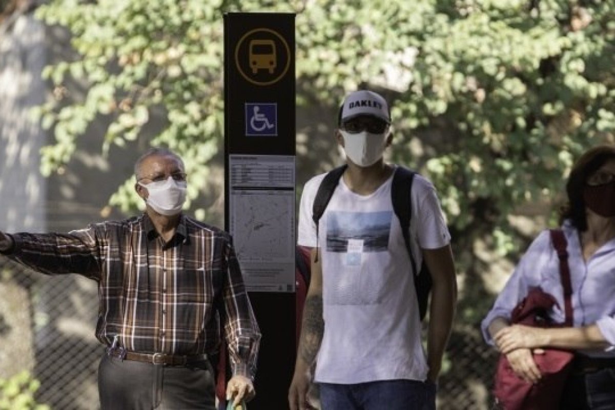 Pacientes com variante Ômicron XQ da Covid estão curados, afirma Saúde