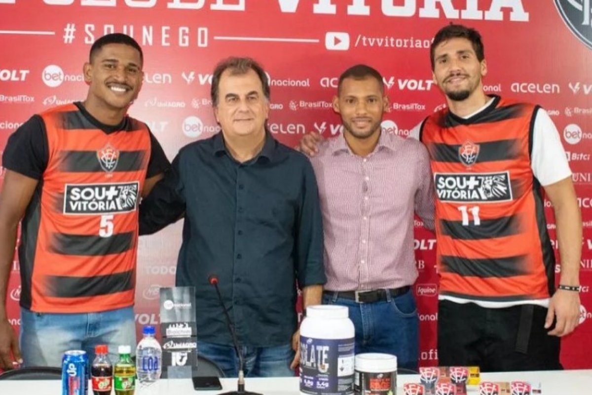 Vitória apresenta equipe de basquete e anuncia acordo com patrocínios