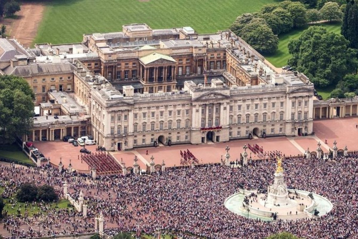Príncipe Andrew, Meghan e Harry Harry e Meghan não são convidados para aparição no Jubileu da Rainha