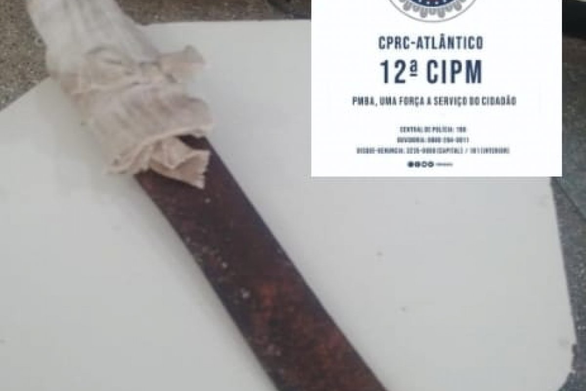 Homem é preso após ameaçar clientes de bar com facão no Rio Vermelho, em Salvador