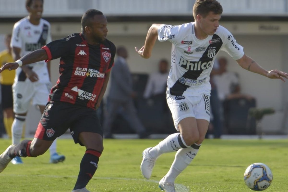 Vitória vence Ponte Preta por 2 a 1 e se afasta do Z-4