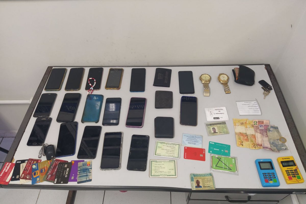 Cinco homens são presos com 16 celulares furtados em show no interior do estado