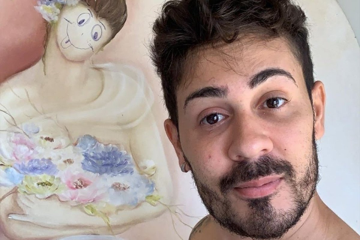 Carlinhos Maia vandaliza pintura de hotel e é detonado na web