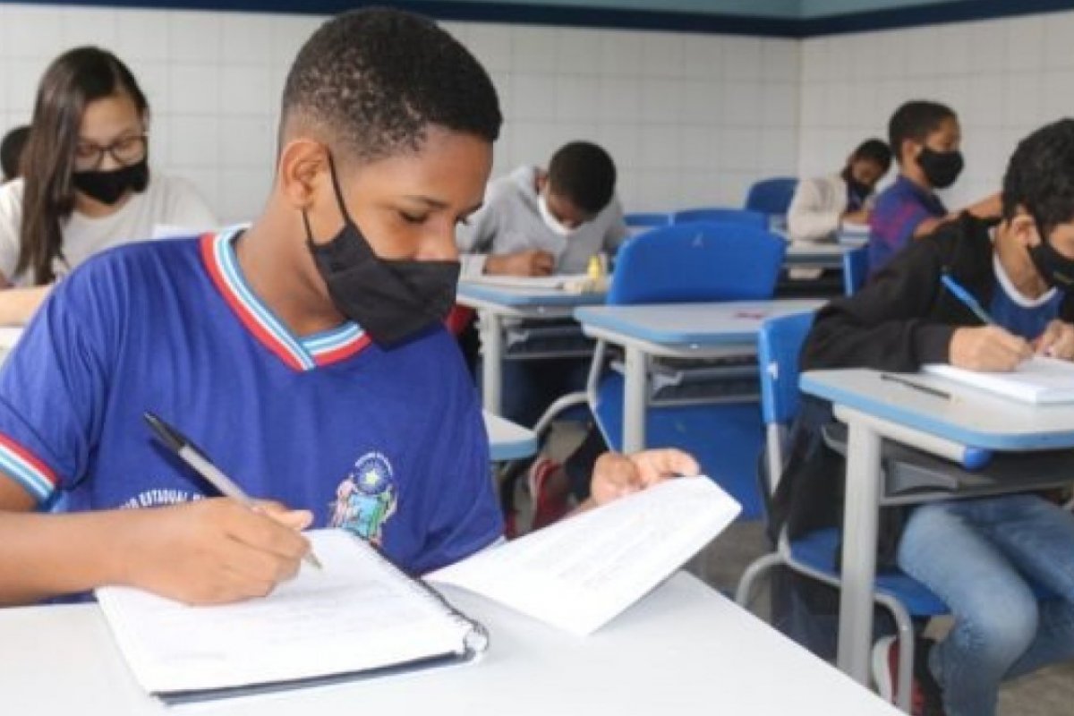 Avaliação do ensino médio na Bahia tem índice abaixo da meta