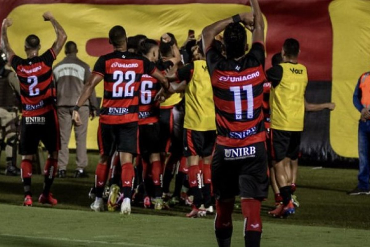 Após voltar a vencer, Vitória encara a Aparecidense em Goiás para fugir do Z4 da Série C