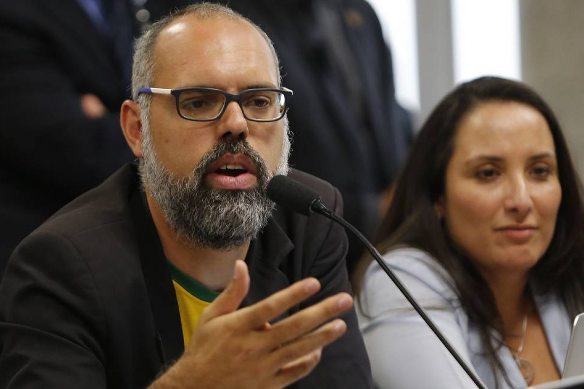 Foragido nos EUA, Allan dos Santos volta a criar canal no YouTube