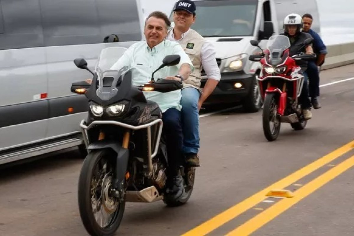 Bolsonaro acumula mais de 10 infrações gravíssimas de trânsito