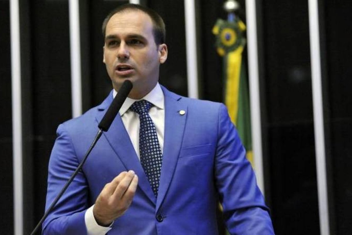 Covid-19: TSE rejeita consulta de Eduardo Bolsonaro sobre comprovante de vacina na eleição