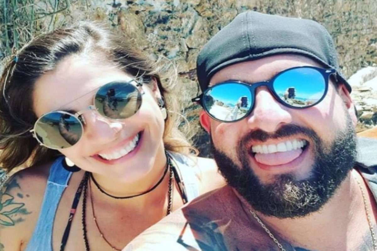 Suspeita de envolvimento na morte do marido empresário chega em Salvador após ser presa em Iaçu