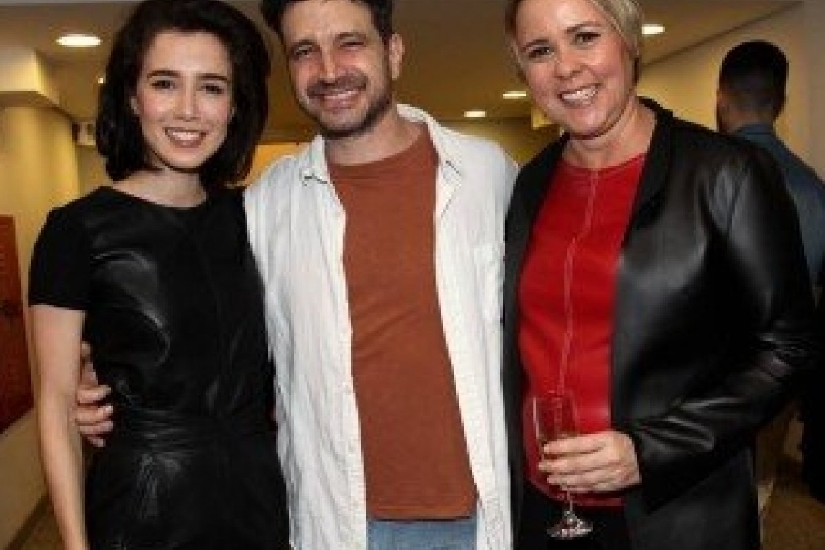 Após notícia de depressão, Giulia Gam estreia peça em São Paulo