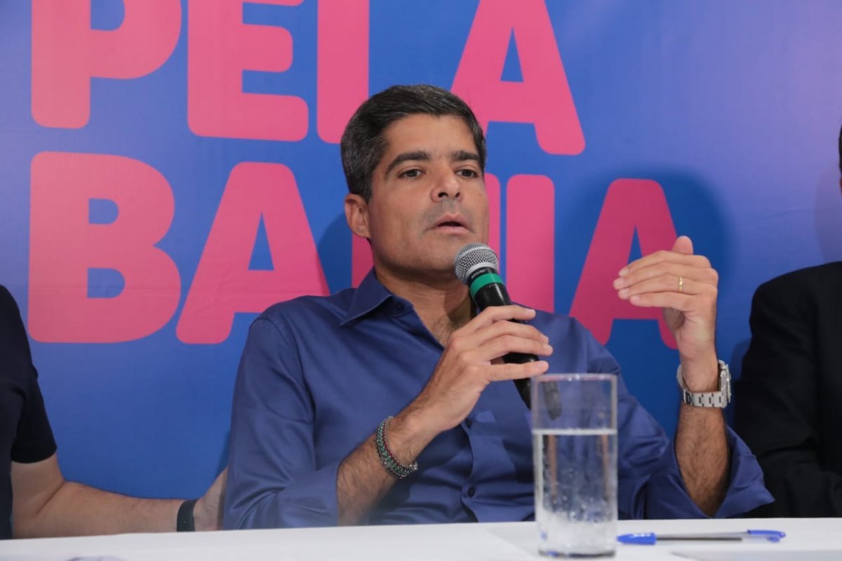 Nova ação da Justiça determina retirada de propaganda antecipada de ACM Neto