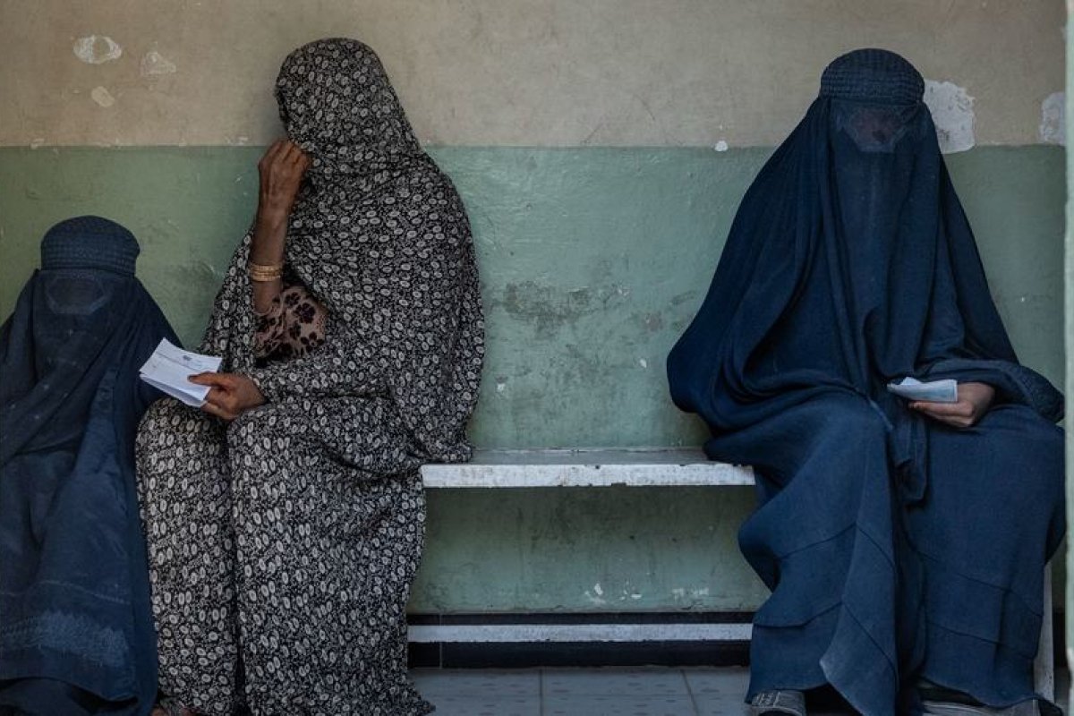 ONU Mulheres afirma preocupação após Afeganistão obrigar uso de burca