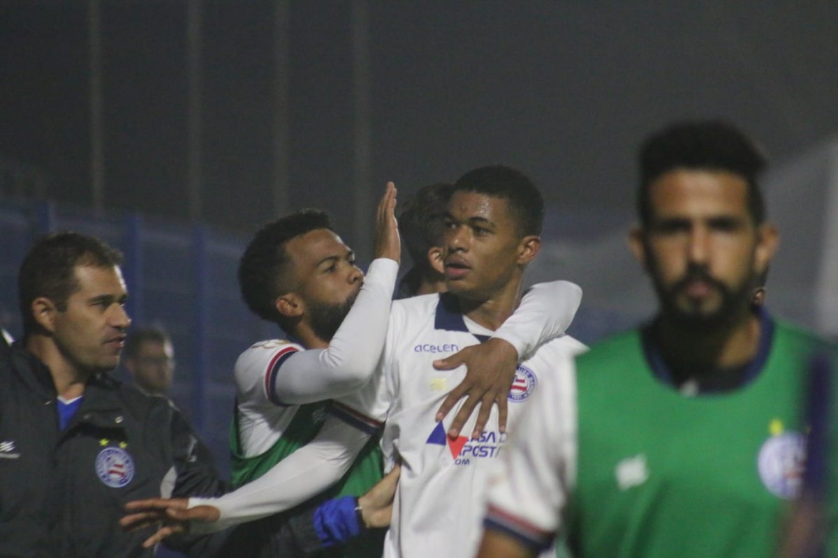 Nos pênaltis, Bahia bate Azuriz no Paraná e avança para oitavas da Copa do Brasil