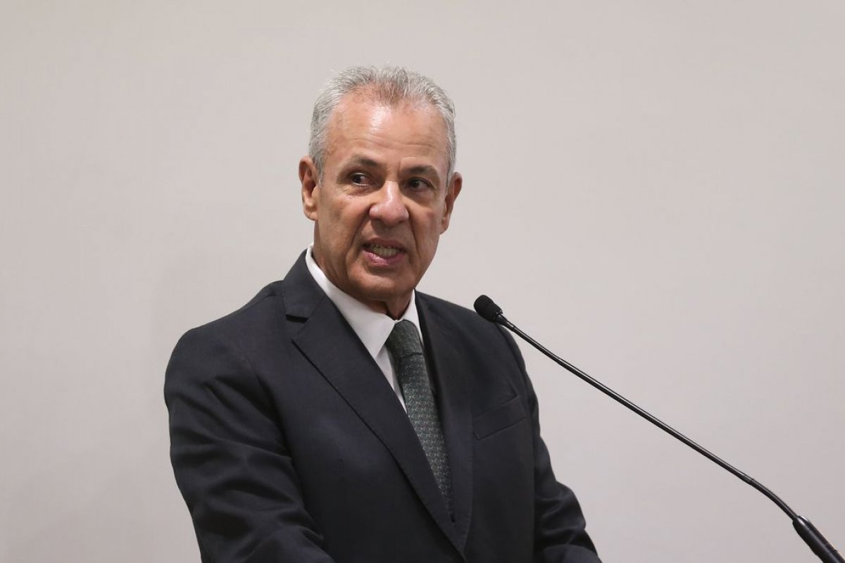 Bolsonaro troca comando do Ministério de Minas e Energia; Alfredo Sachsida assume pasta