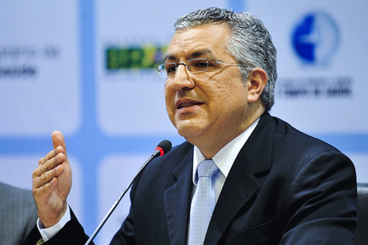 Ex-ministro de Collor quer suspensão de ação no STF até julgamento do Coaf