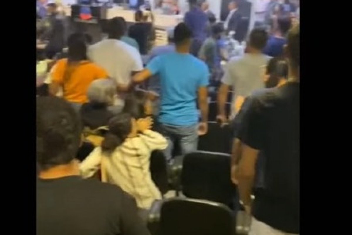 Vídeo: confusão generalizada toma conta da Câmara de Luís Eduardo Magalhães