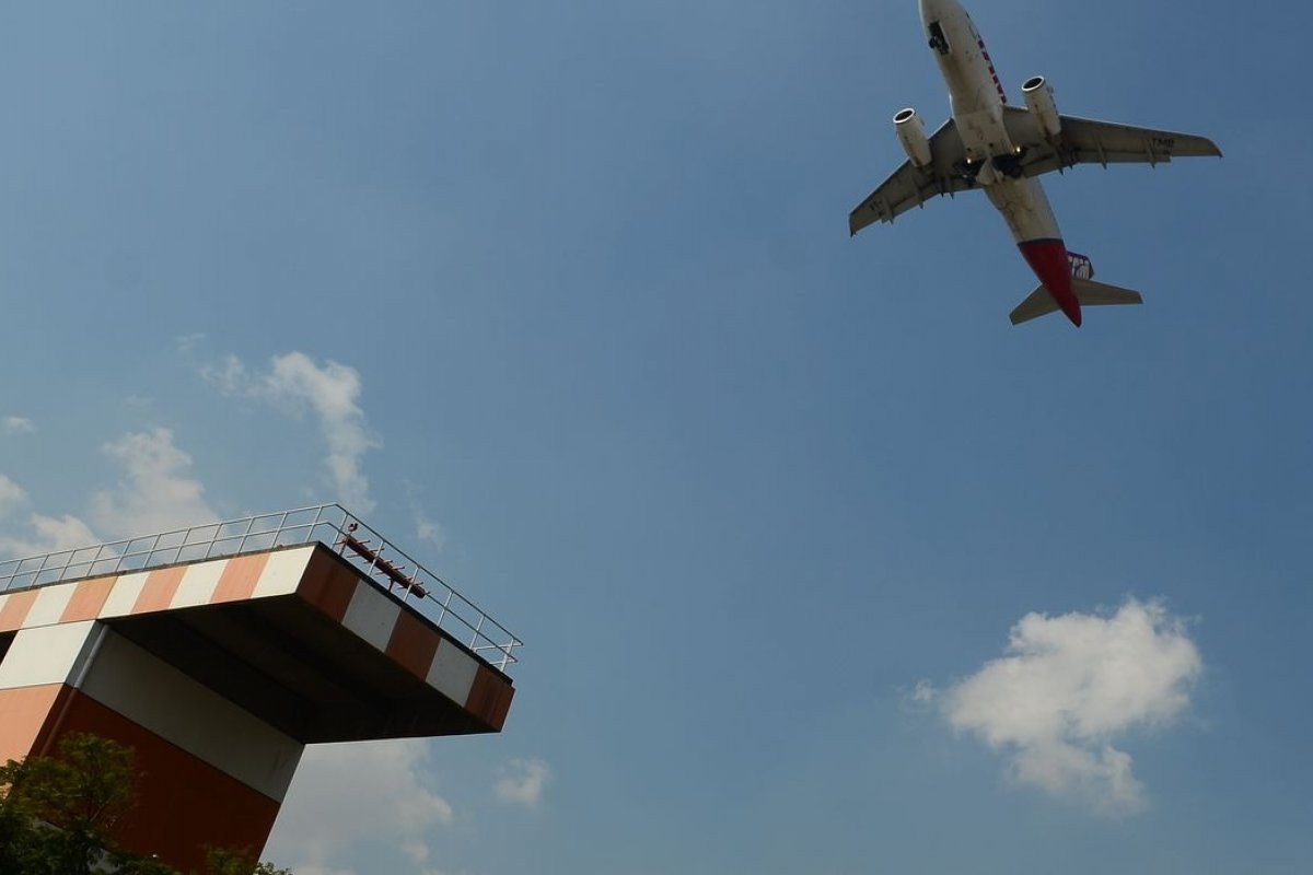 Sem qualquer experiência de voo, passageiro realiza pouso de aeronave; assista o vídeo 