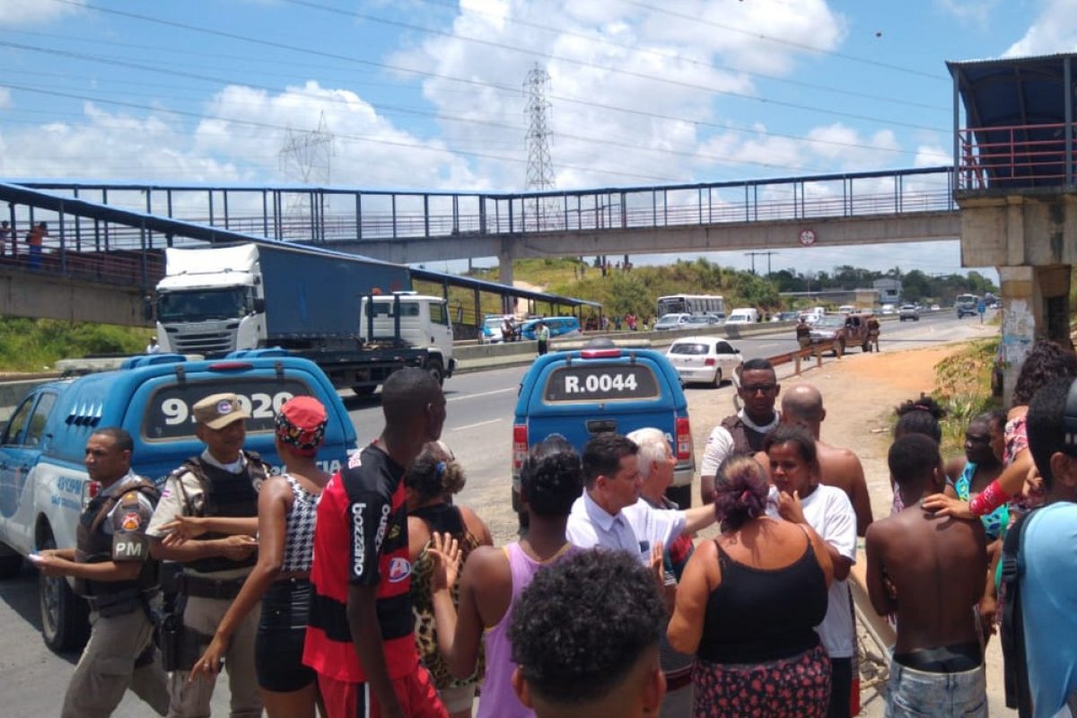 Mulher é assassinada a tiros em bairro de Salvador; mãe foi baleada