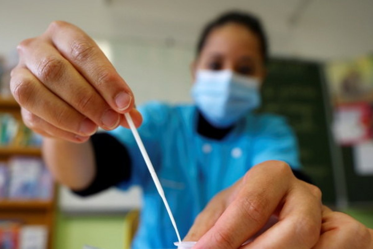 Pesquisa por 'teste de Covid', no google, apresenta queda; índice volta ao patamar do inicio da pandemia