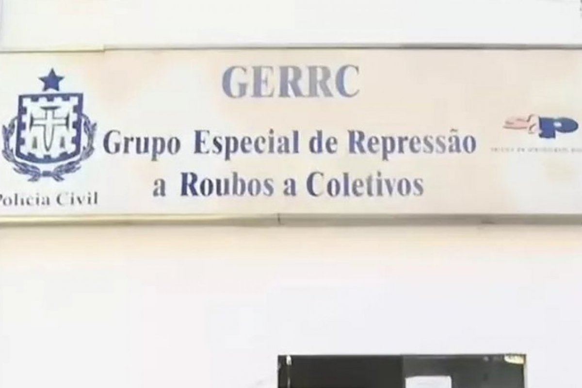 Dois ônibus são assaltados durante a primeira viagem do dia em Salvador