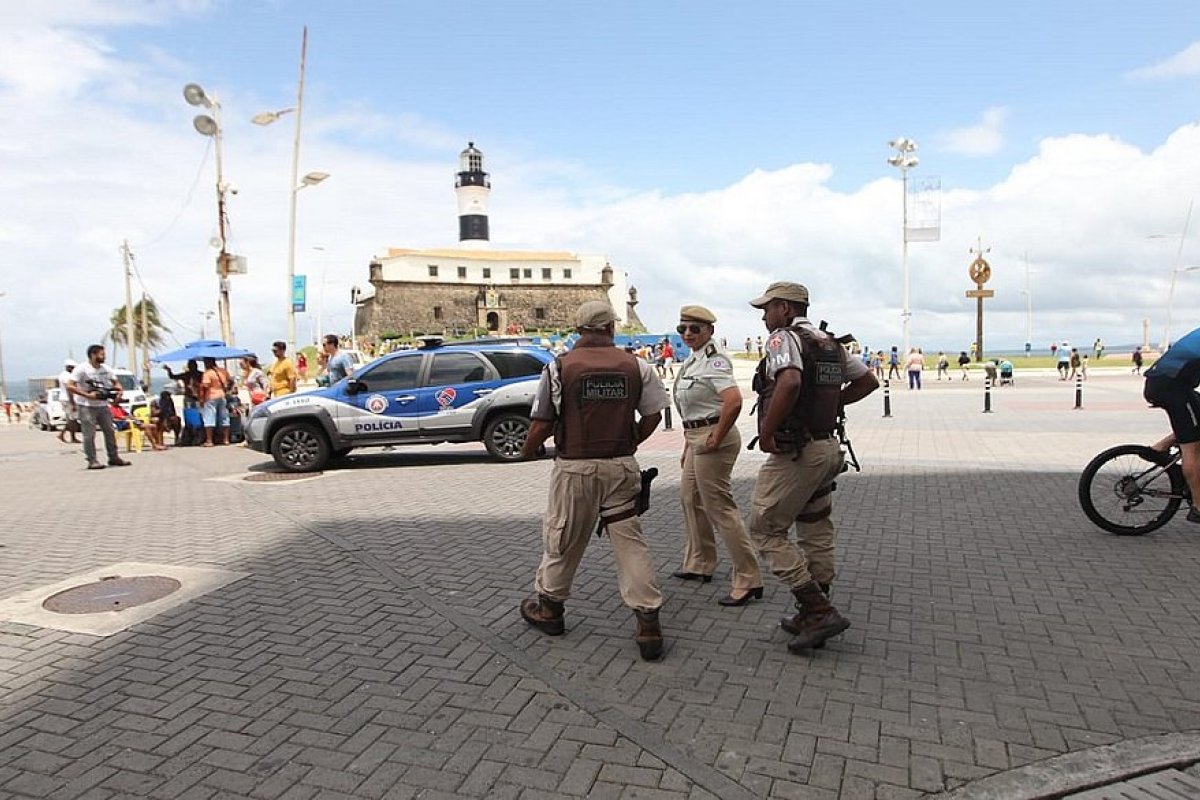 Suspeito de esfaquear pessoas no Porto da Barra é preso pela polícia