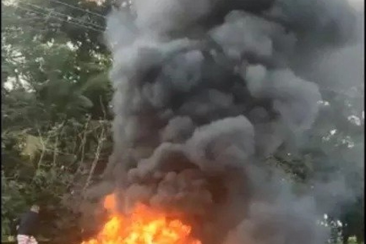 Moradores de Madre de Deus fecham BA-523 em protesto