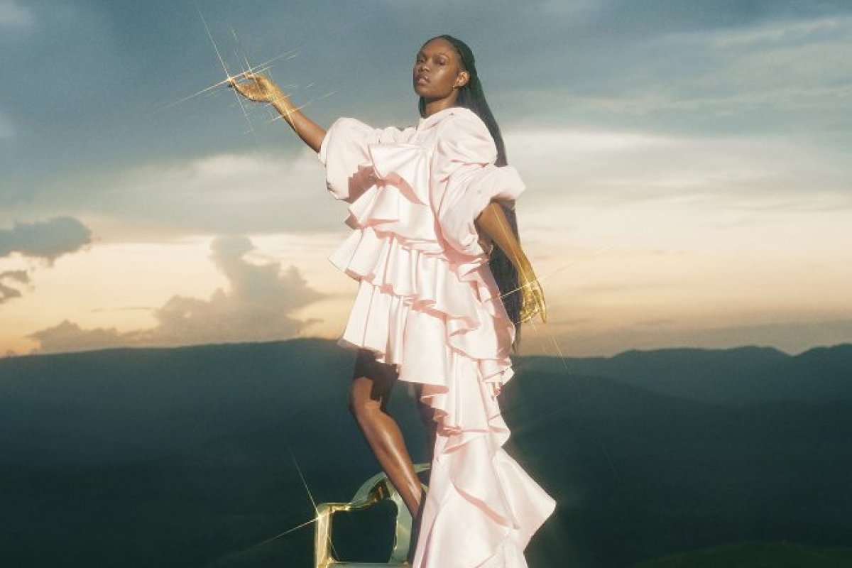 Xênia França anuncia novo álbum com single “Renascer”