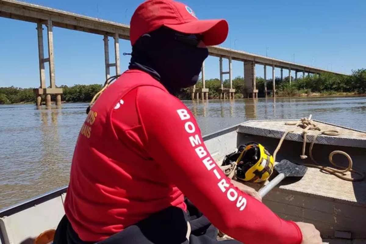 Bombeiros do 15º GBM localizam corpo no Rio São Francisco