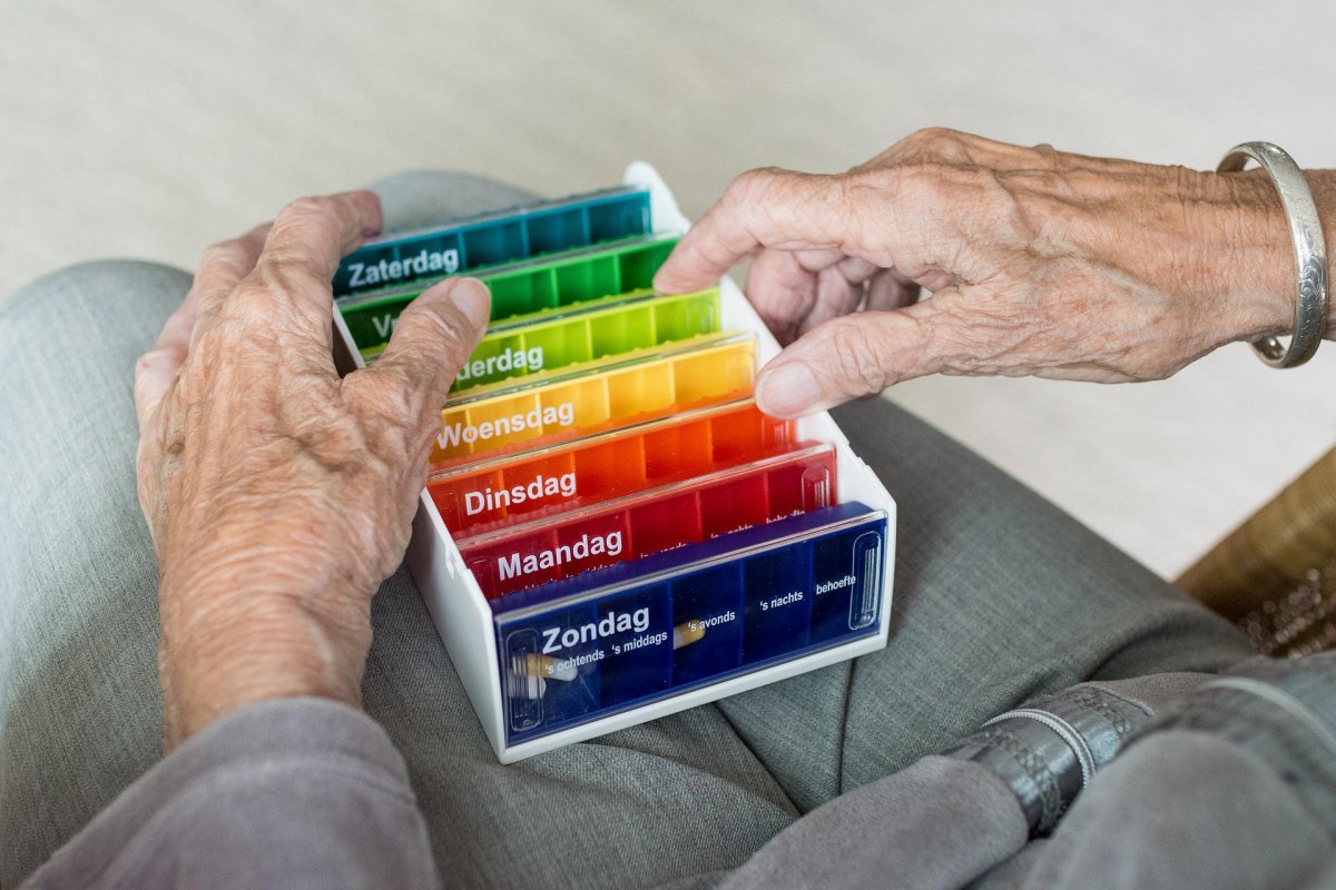 Comissão aprova projeto que permite ao MP assegurar medicamentos a idosos