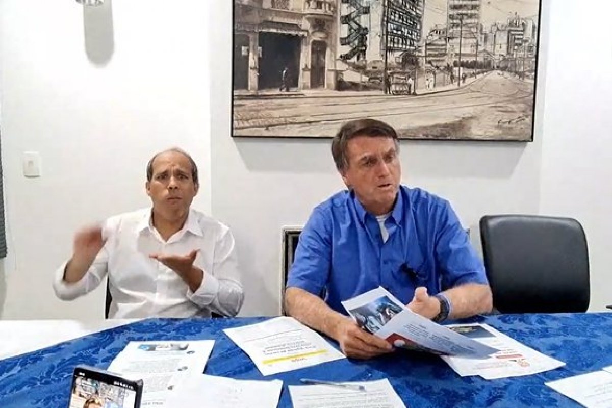 Bolsonaro critica falas de Fachin sobre Forças Armadas: 'Tem o poder de revogar a portaria'