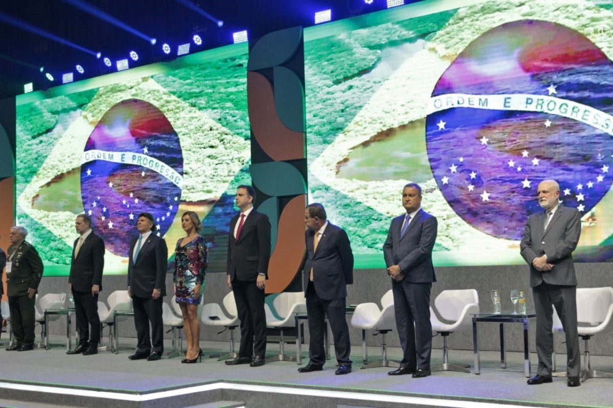 Rui Costa pede união do país 'para reconstruir e para afirmar a democracia'