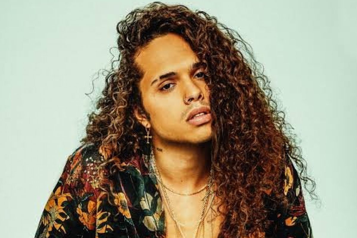 Vitão troca uso de droga por livros e relata luta contra vício!