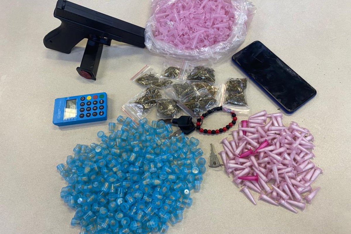 Salvador: dupla é presa por envolvimento em tráfico de drogas e receptação