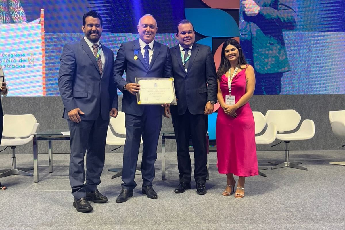 Medalha Thomé de Souza é concedida à desembargador do Tribunal Regional Eleitoral da Bahia!