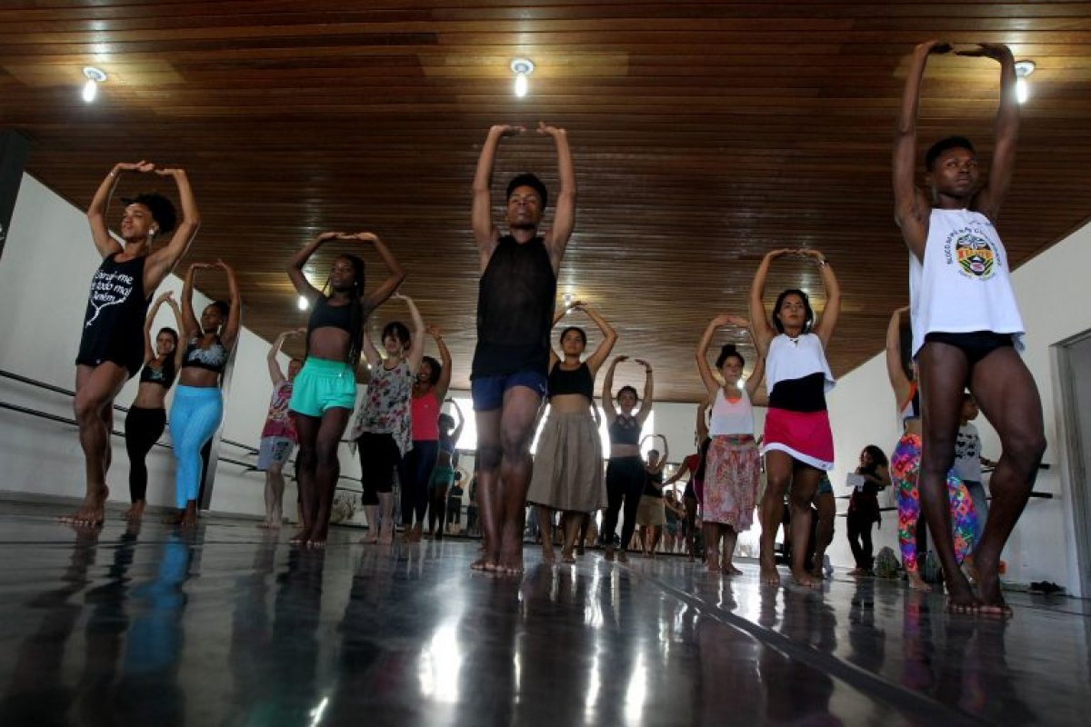 Escola de Dança da Funceb abre 420 vagas em cursos livres de dança em Salvador