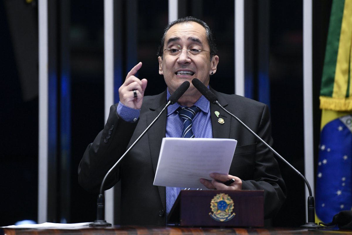 Jorge Kajuru propõe fim da reeleição de governadores, prefeitos e presidente