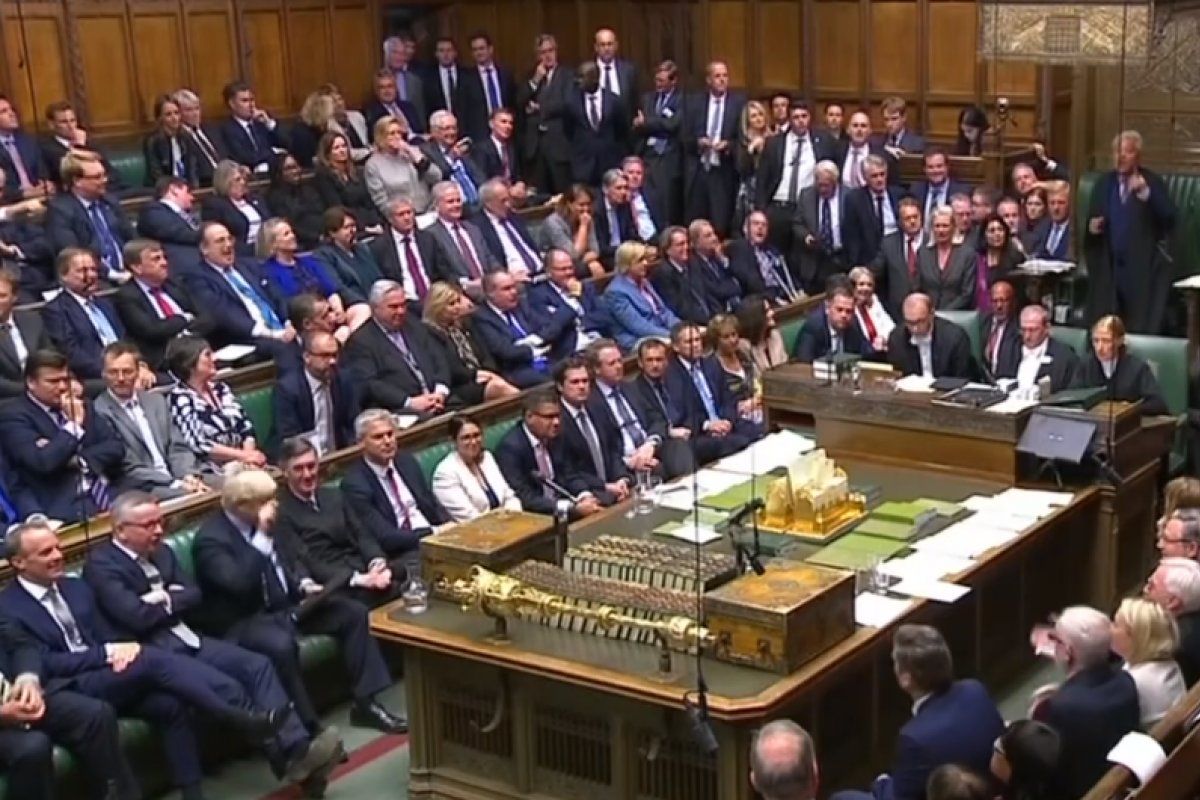 Eleições gerais no Reino Unido é rejeitada pela terceira vez pelo parlamento