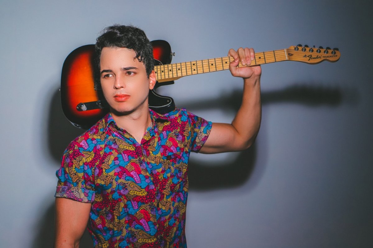 Thom Richardson acena ao funk, rock, groove e soul no novo single