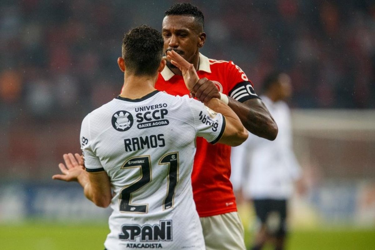 Vídeo: Edenílson acusa Rafael Ramos de racismo durante partida do Campeonato Brasileiro