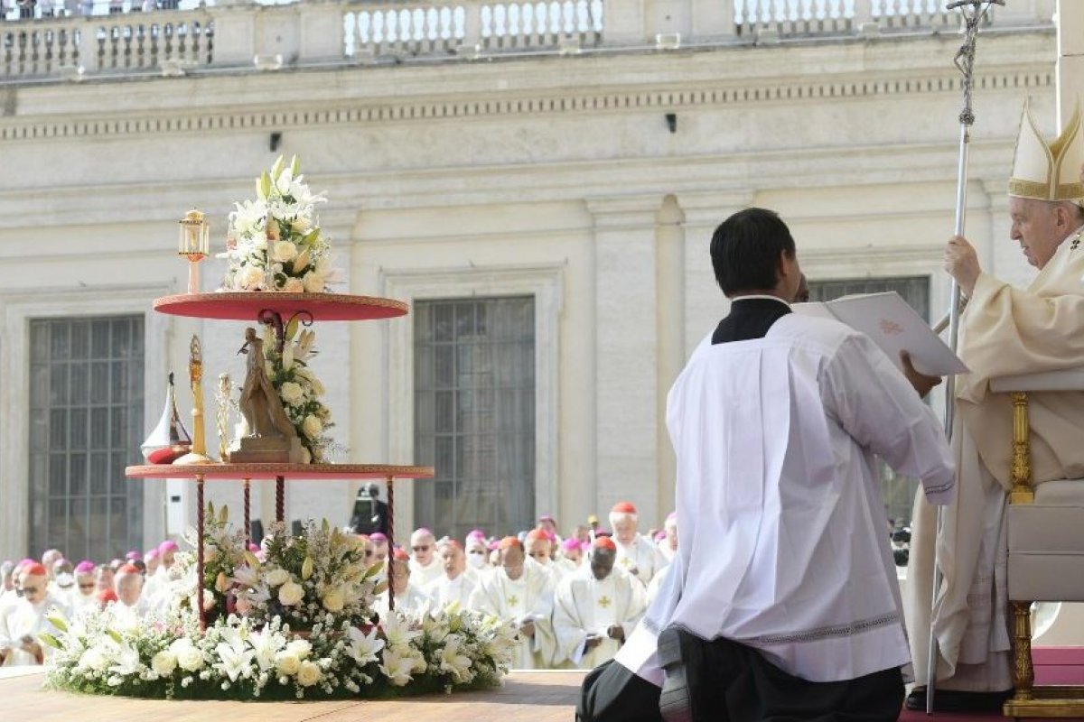 Papa Francisco canoniza dez novos santos