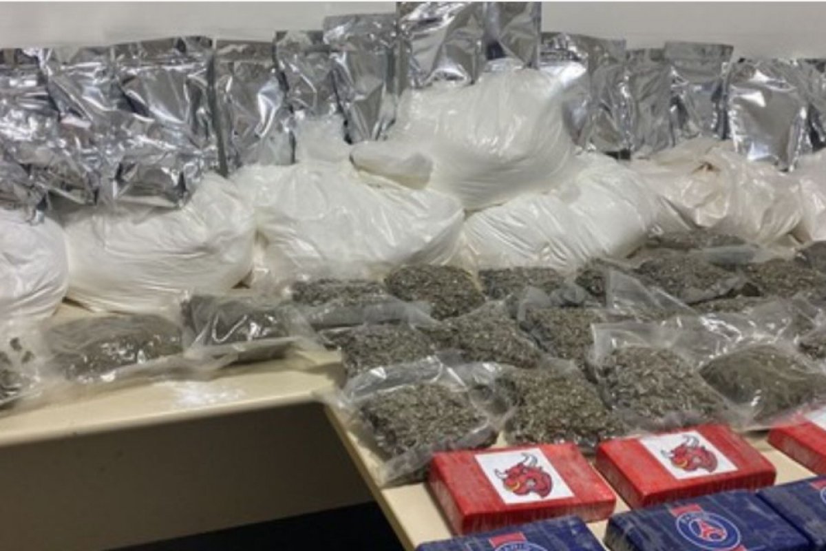 Seis pessoas são presas por tráfico de drogas em ônibus de turismo na Bahia