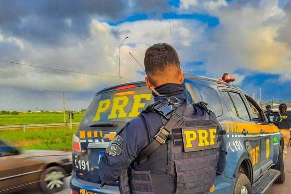 PRF prende três foragidos da justiça em 72 horas nas rodovias federais da Bahia