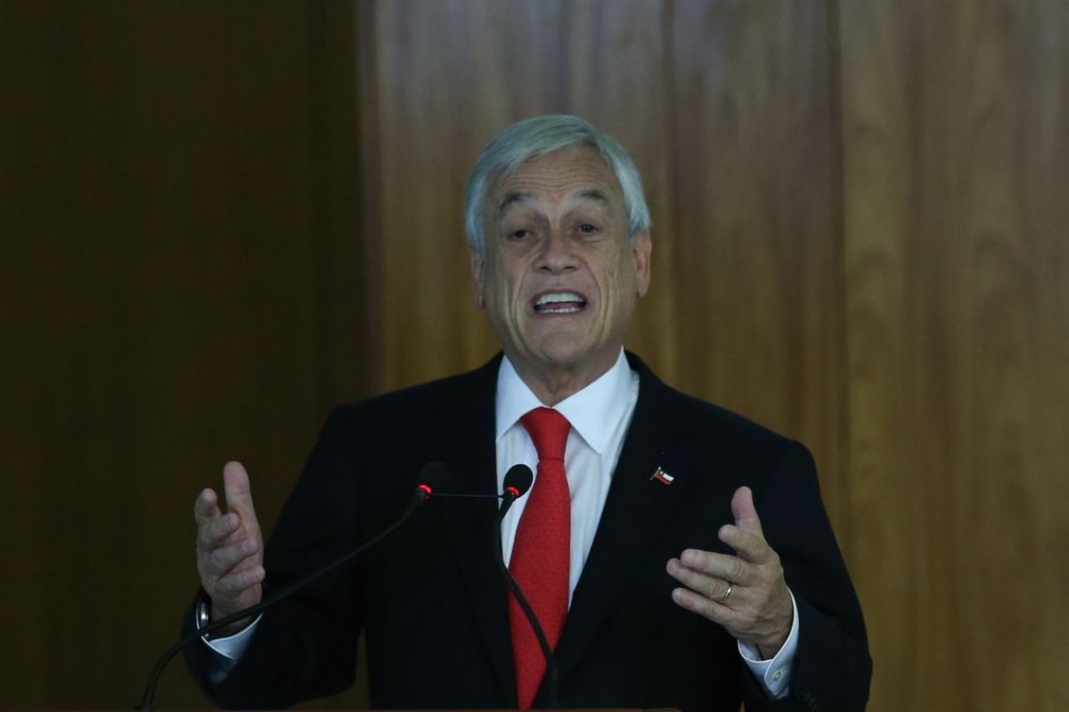 Piñera troca oito ministros para tentar conter ondas de protestos