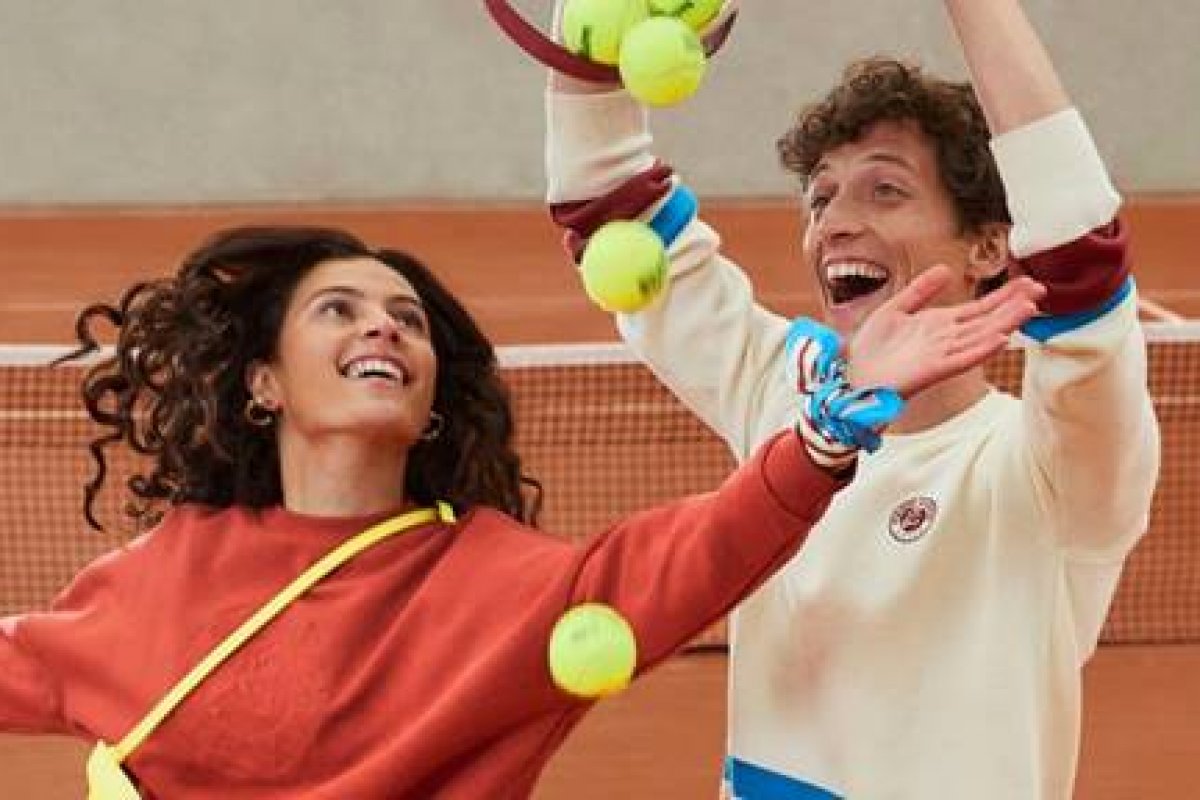Galeries Lafayette e Roland-Garros lançam coleções exclusivas para a edição 2022 do mais parisiense dos torneios esportivos