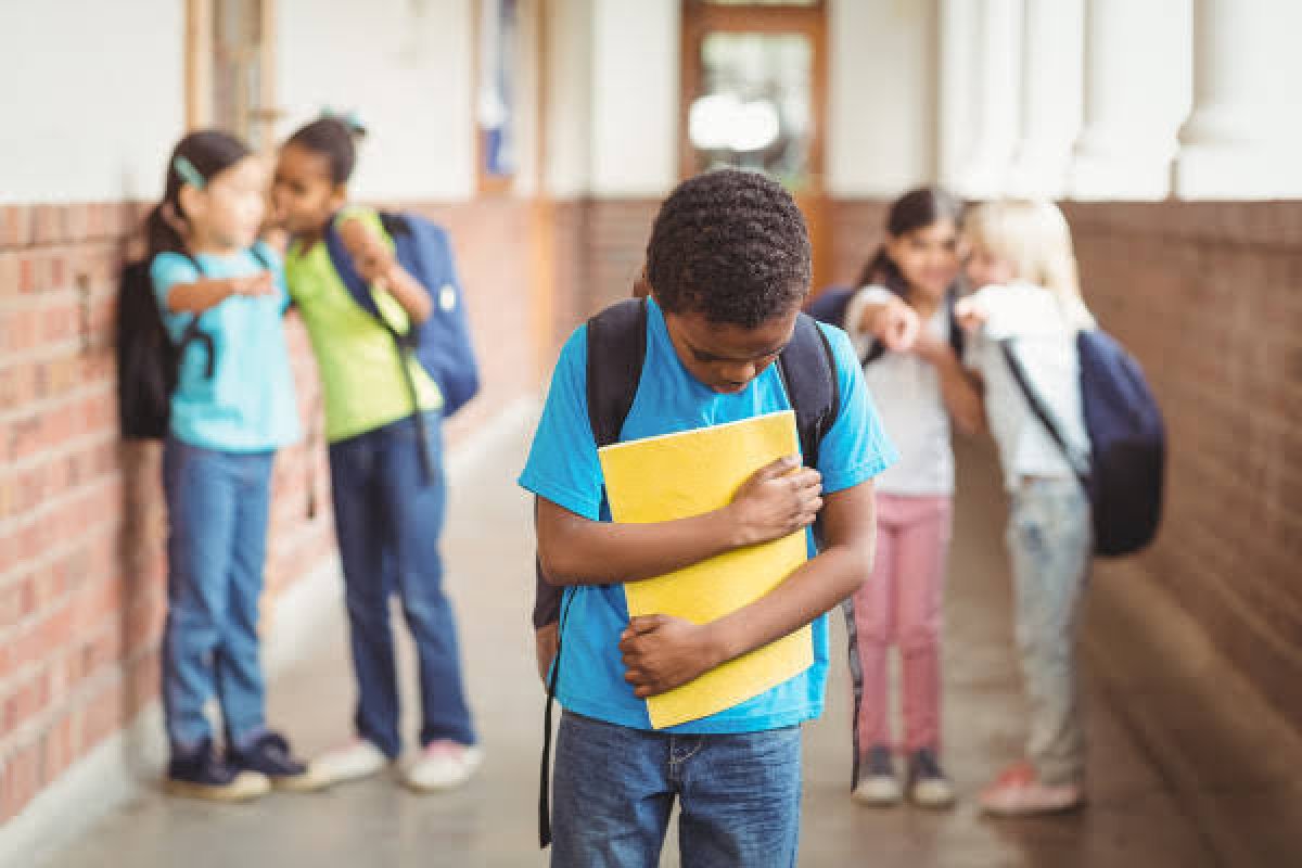 Edtech lança cartilha com dicas para combater o bullying nas escolas
