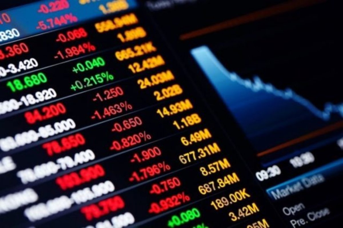 Com otimismo sobre China, Ibovespa sobe mais de 1% e dólar cai abaixo de R$ 5