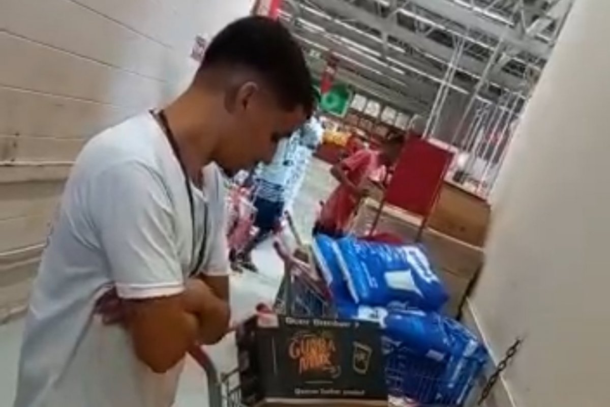 Vídeo: grupo saqueia supermercado em Lauro de Freitas