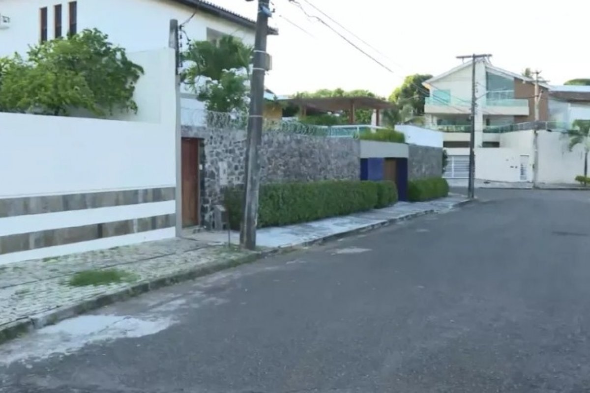 Criminosos invadem casa e roubam aparelhos eletrônicos e carro no Itaigara, em Salvador