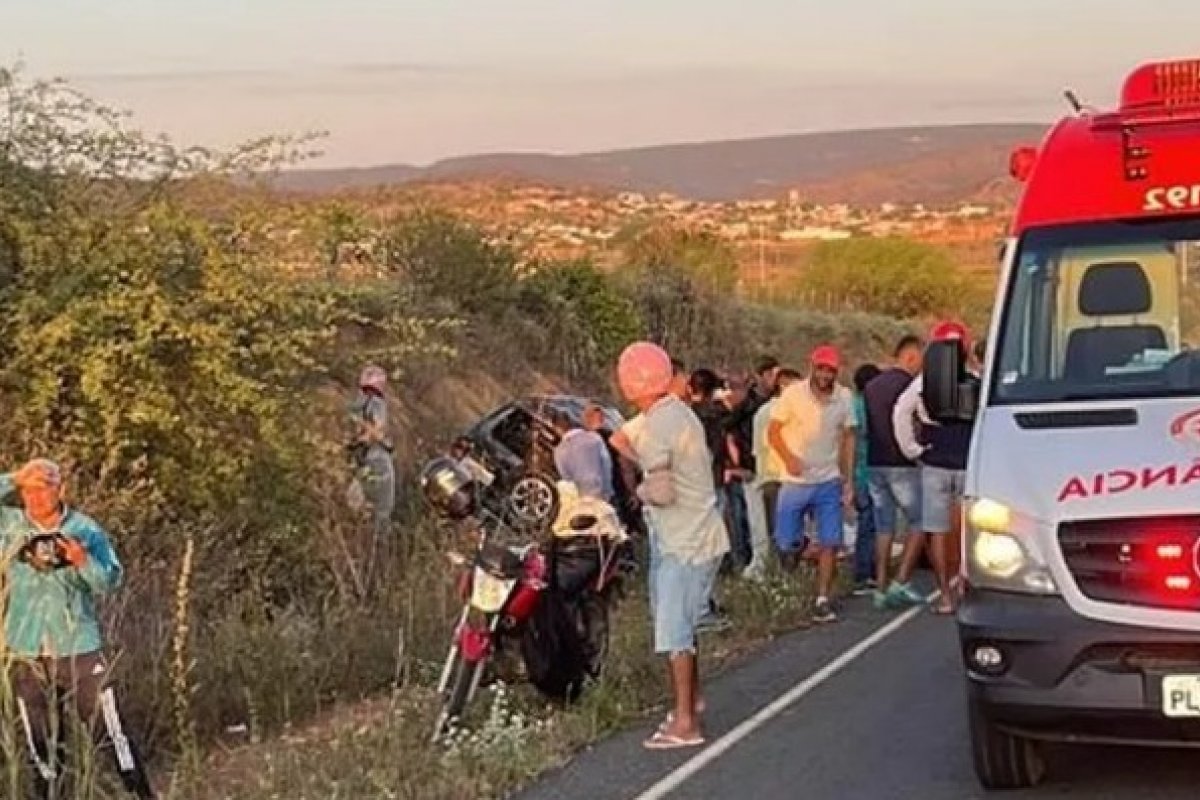 Vítimas de acidente na BA-156 seguem internados em hospital